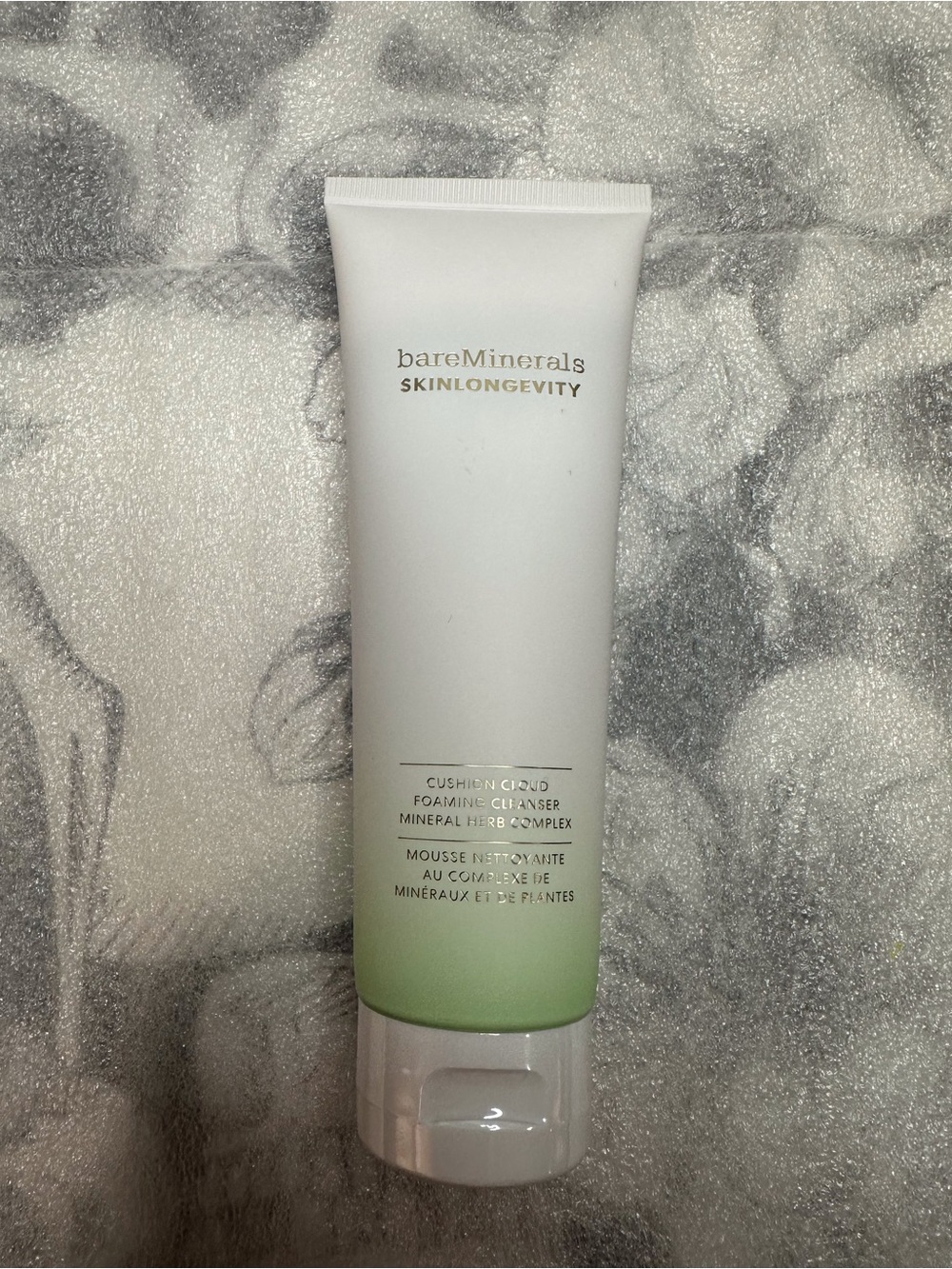 bareMinerals Skinlongevity cushion cloud Foaming Cleanser -
